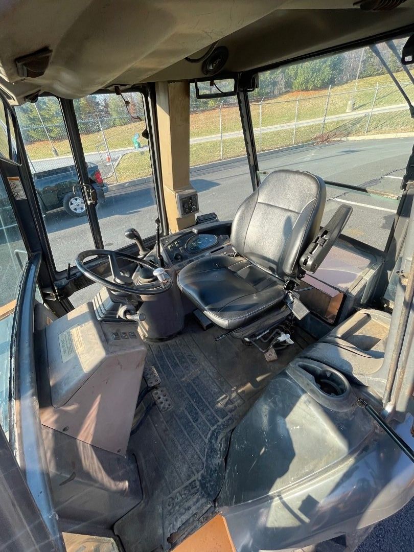 2003 CASE 570M XT - Image 9